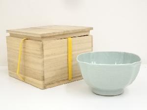 加藤渓山造　青磁陽刻四方入角鉢（保護箱）